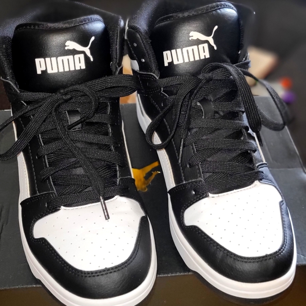 🔥SuperHawt Black&White Rebound LayUp Pumas!